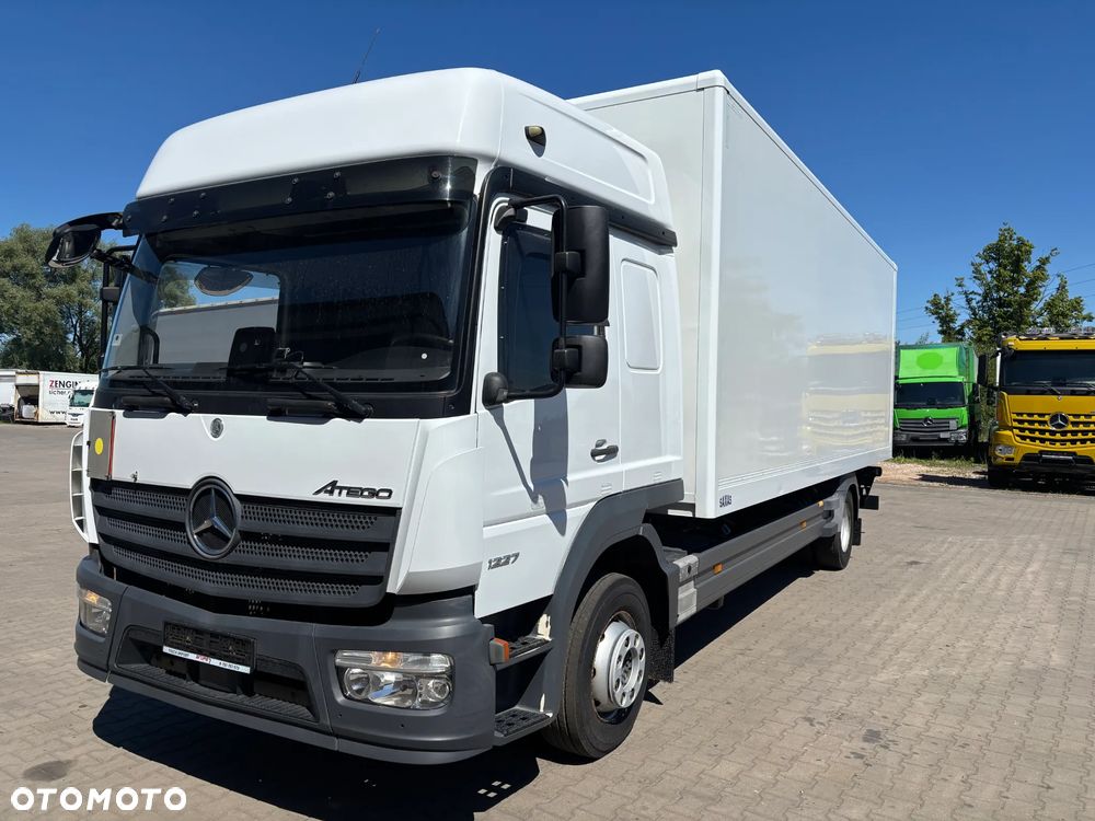 Mercedes-Benz ATEGO 1227 kontener z windą ,  kabina sypialna , webasto, klimatyzacja, niski przebieg , bezwypadkowy. (nie 1224, 1230) - 11