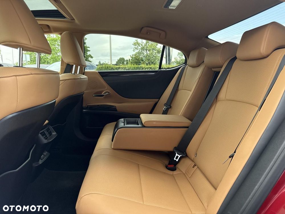 Lexus ES 300h Business Edition - 24