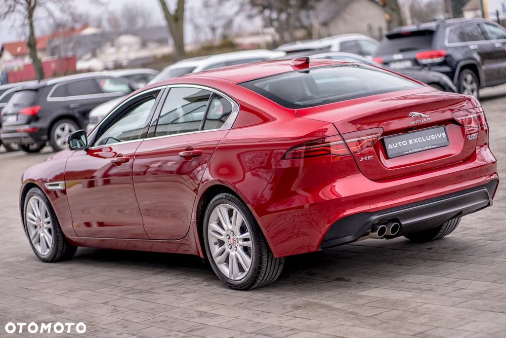 Jaguar XE 2.0 D180 HSE - 13