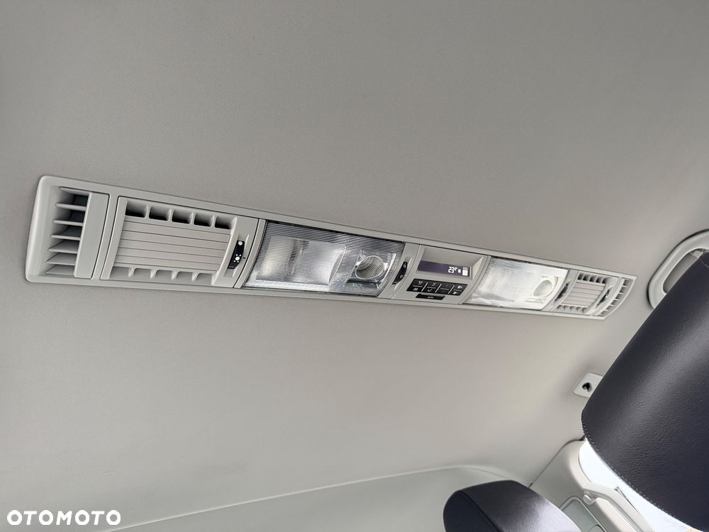 Volkswagen Multivan - 20