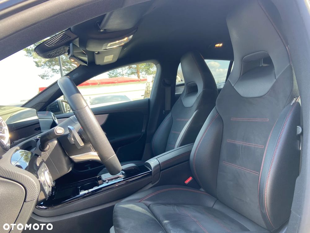 Mercedes-Benz CLA 200 AMG Line 7G-DCT - 7