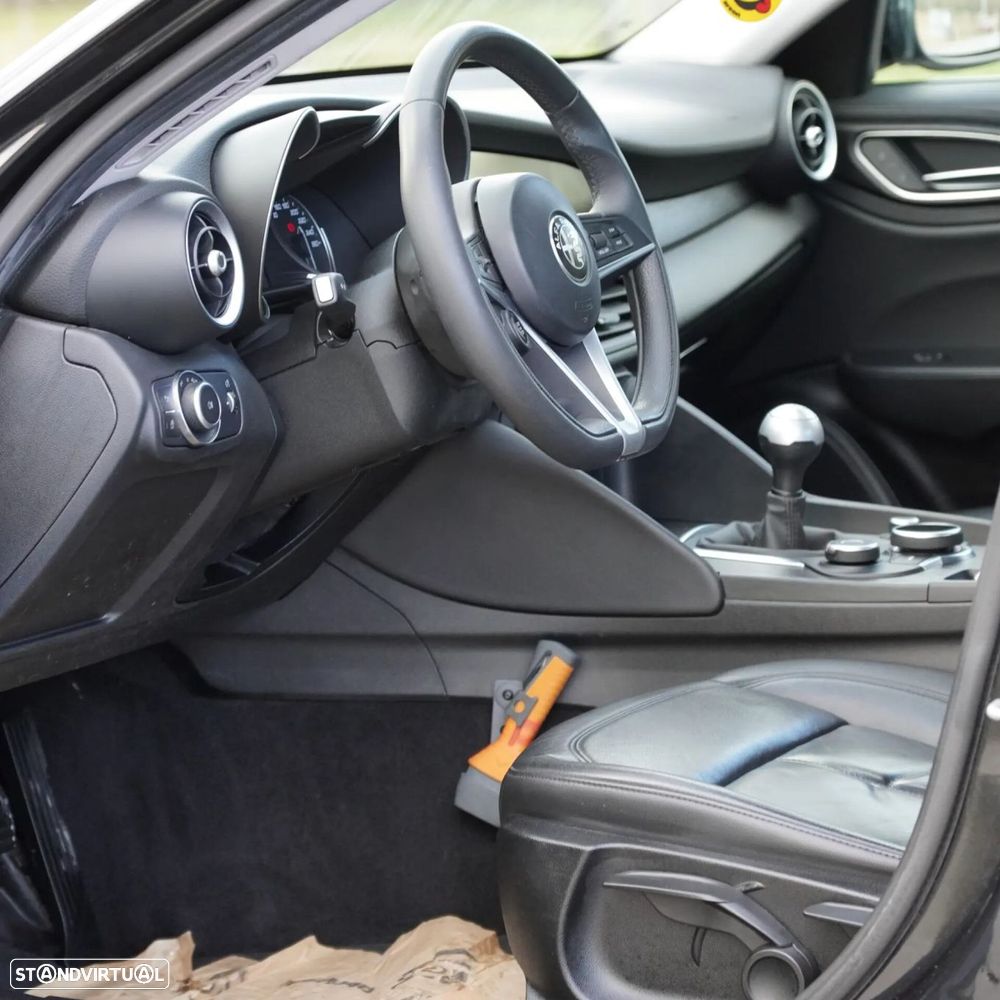 Alfa Romeo Giulia 2.2 D - 13