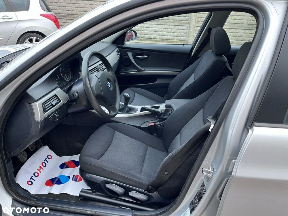 BMW Seria 3 318i - 17