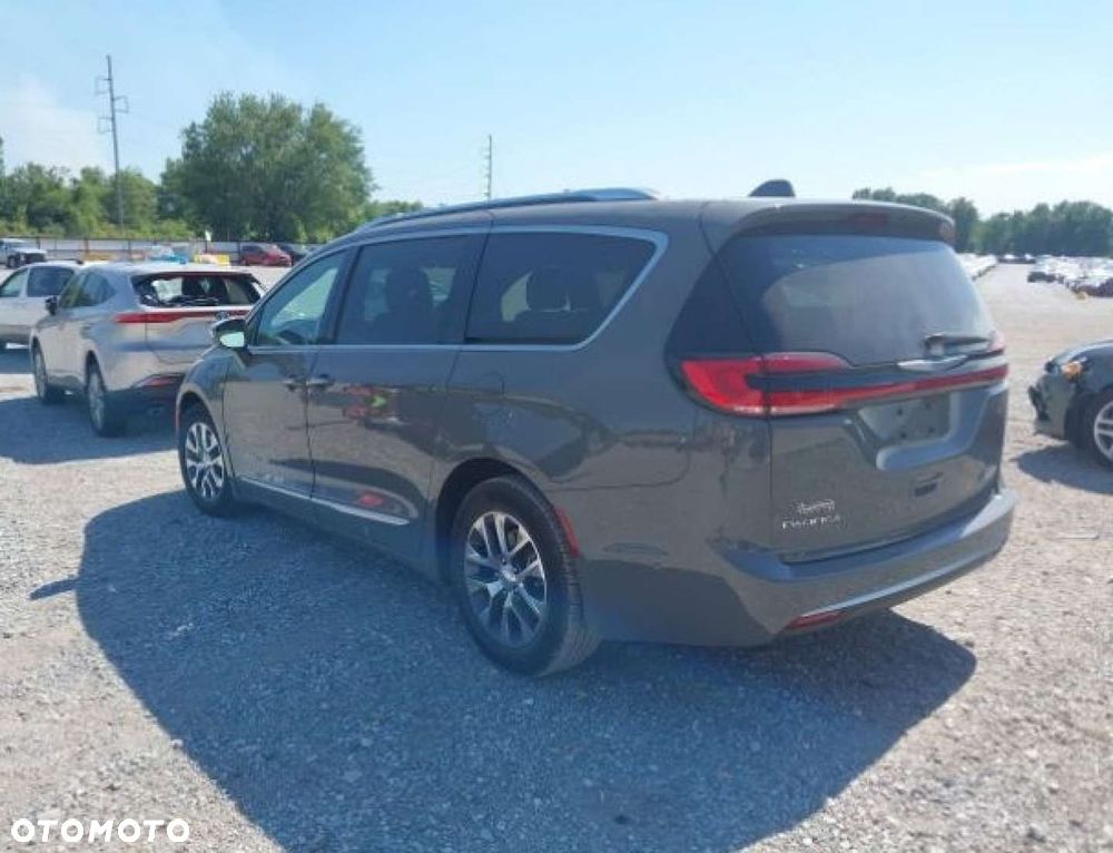 Chrysler Pacifica - 5