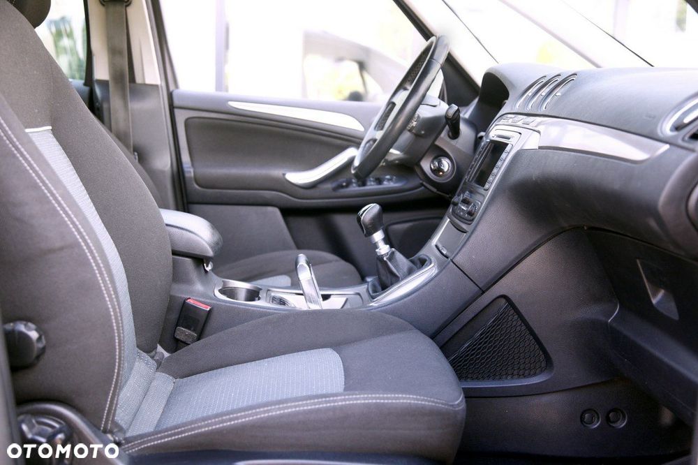 Ford Galaxy - 10