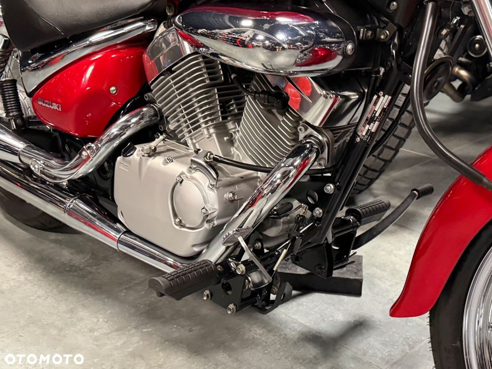 Suzuki Intruder - 18