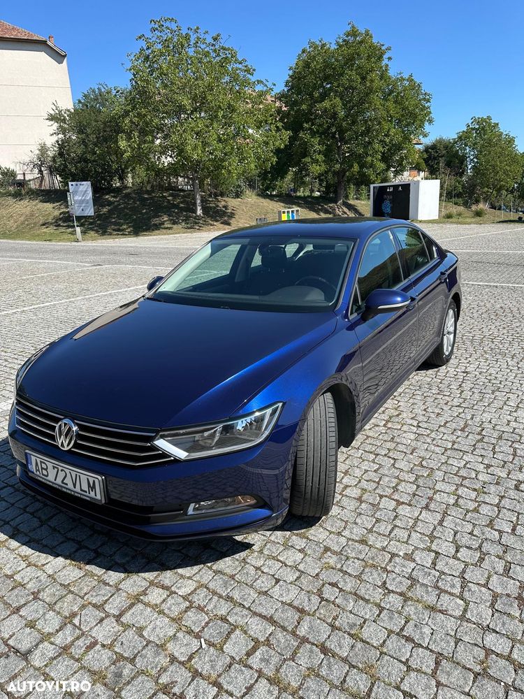 Volkswagen Passat - 1