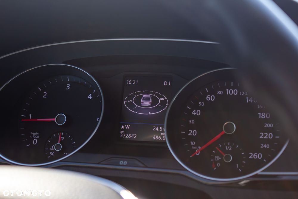 Volkswagen Passat - 10