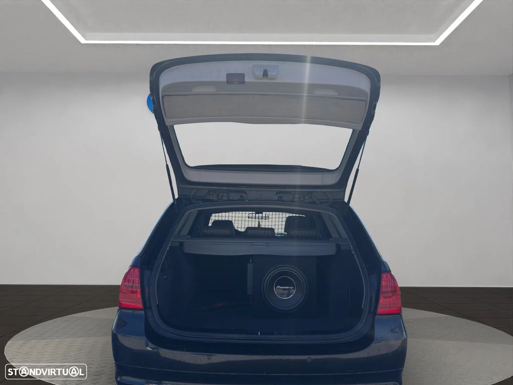 BMW 320 d Luxury Line - 16
