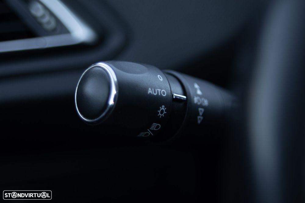 Peugeot 308 SW 1.5 BlueHDi Active - 32