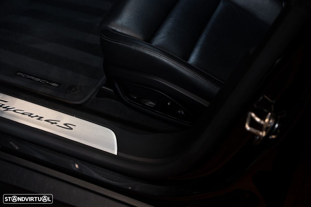 Porsche Taycan 4S - 12