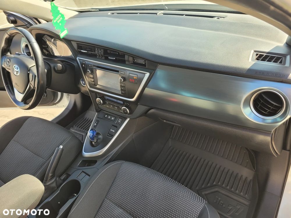 Toyota Auris 2015 photo 5