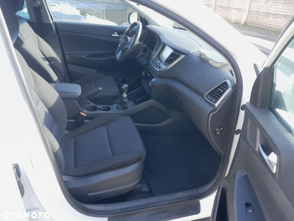 Hyundai Tucson 1.7 CRDI BlueDrive Style 2WD - 12