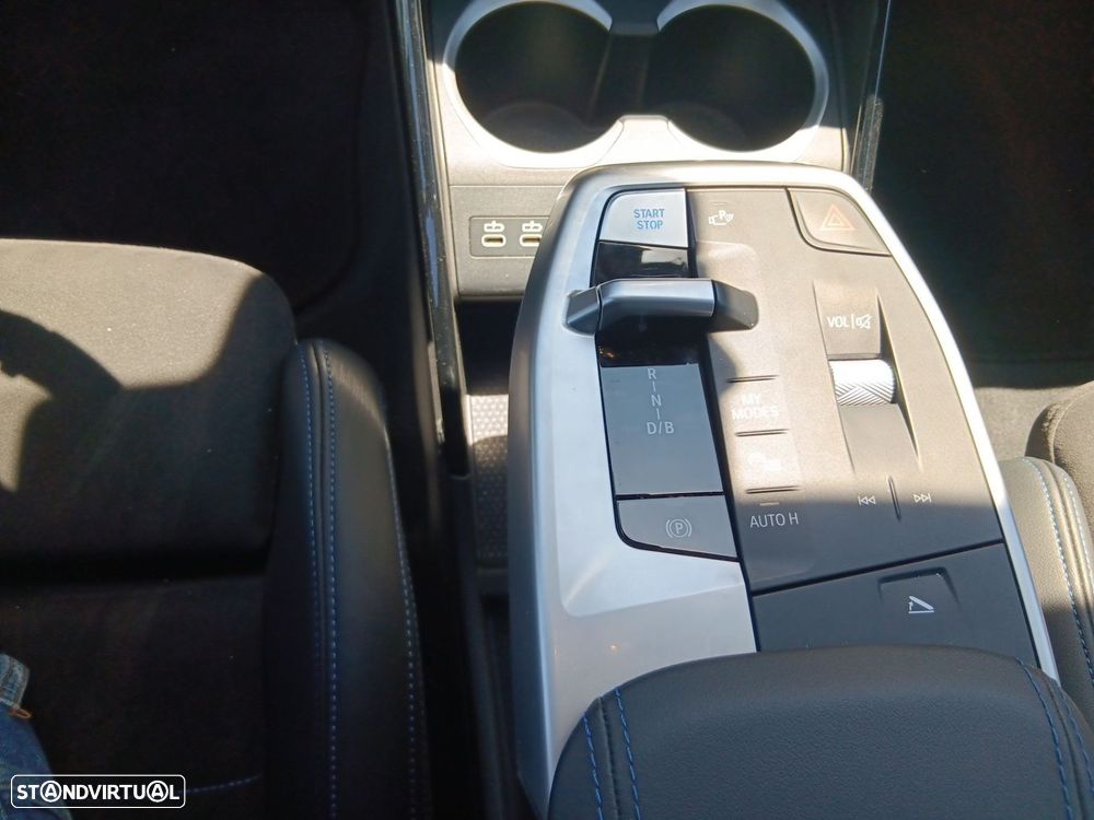 BMW iX2 eDrive20 Pack Desportivo M - 19