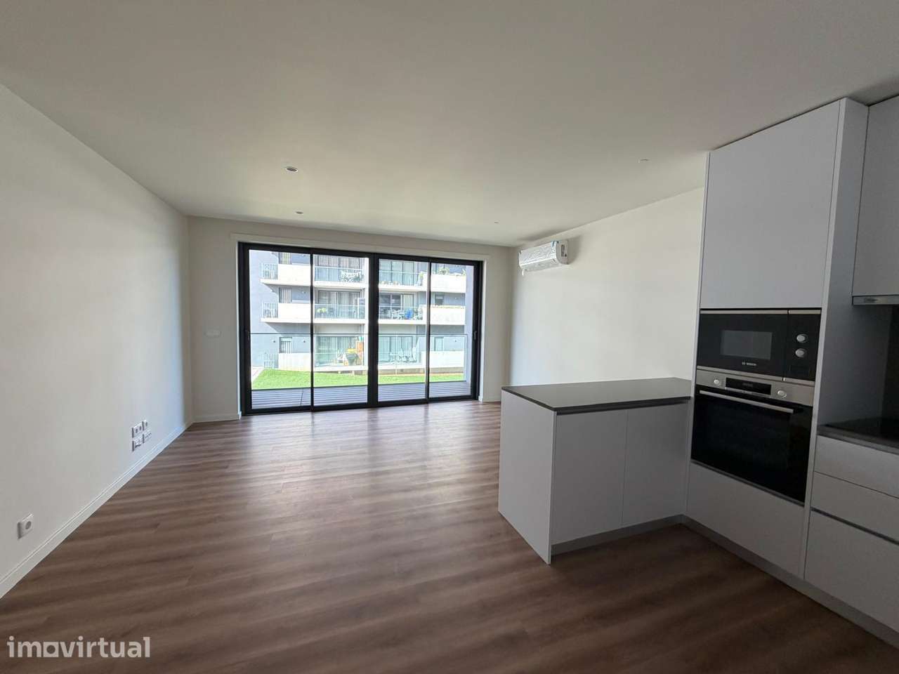 Apartamento T2 Varanda Garagem Pronto Habitar Parque Lavandeira - Grande imagem: 4/26