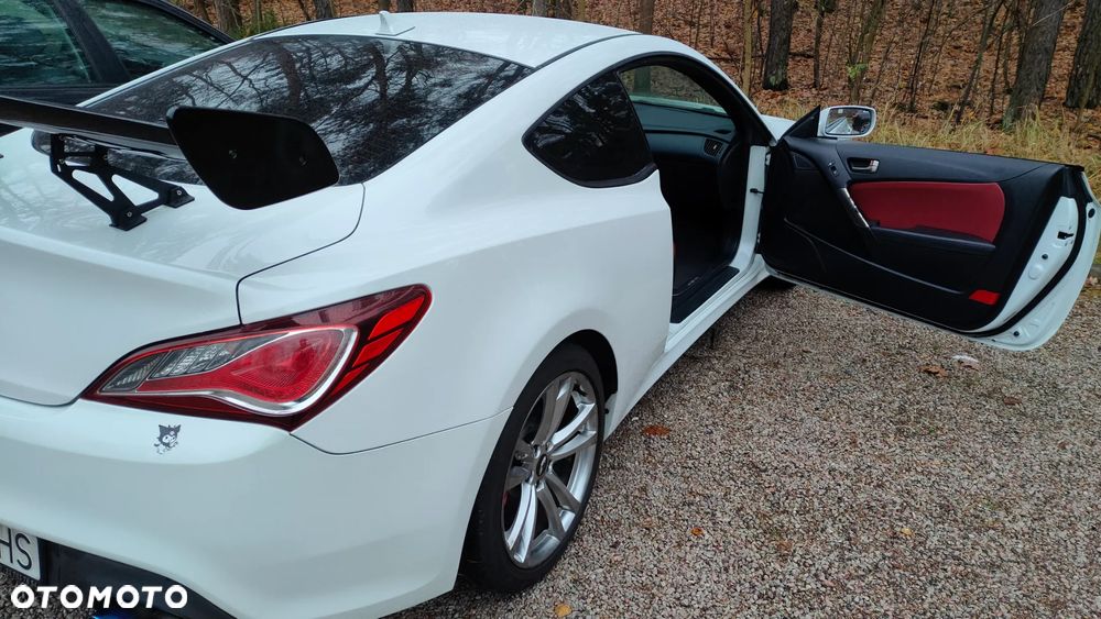 Hyundai Genesis - 12