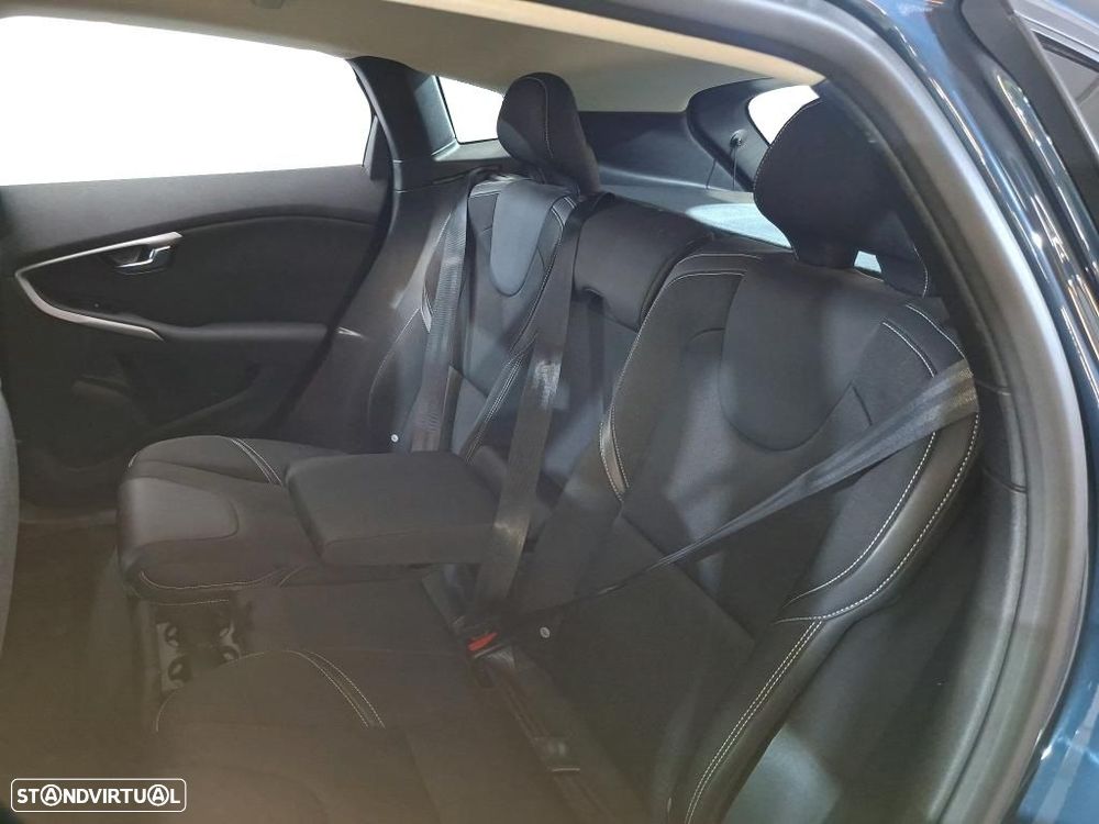 Volvo V40 2.0 D3 Momentum - 6