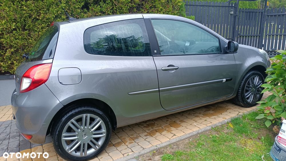 Renault Clio - 7