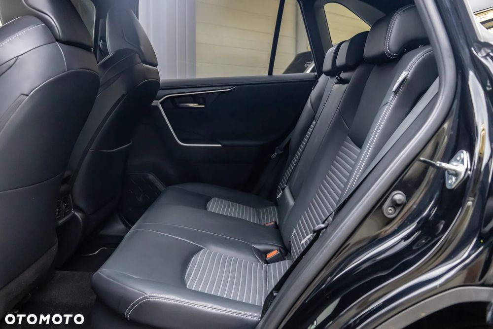 Toyota RAV4 2.5 Hybrid Black Edition by JBL 4x4 - 31