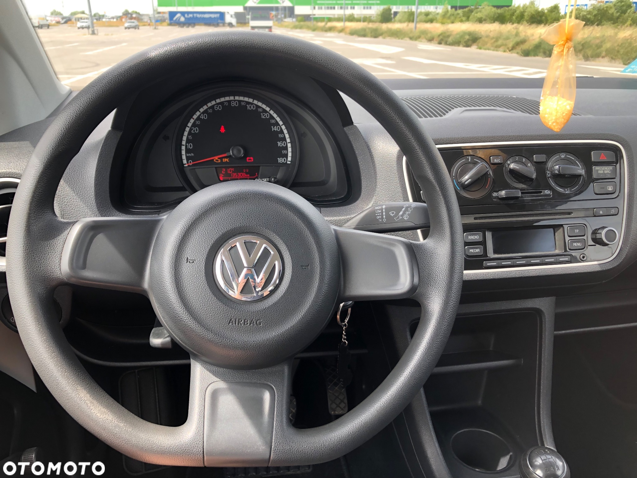 Volkswagen up! take - 13