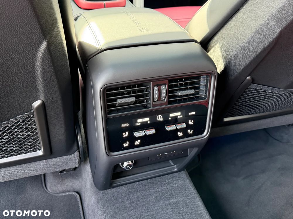 Porsche Cayenne - 26