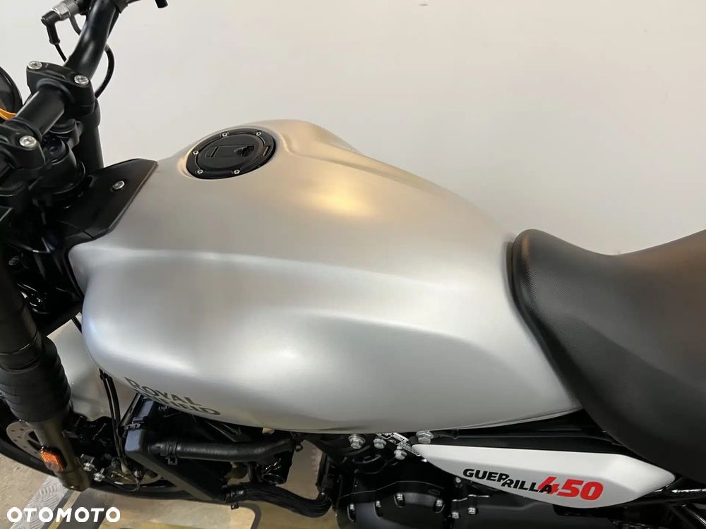 Royal Enfield Guerrilla - 22