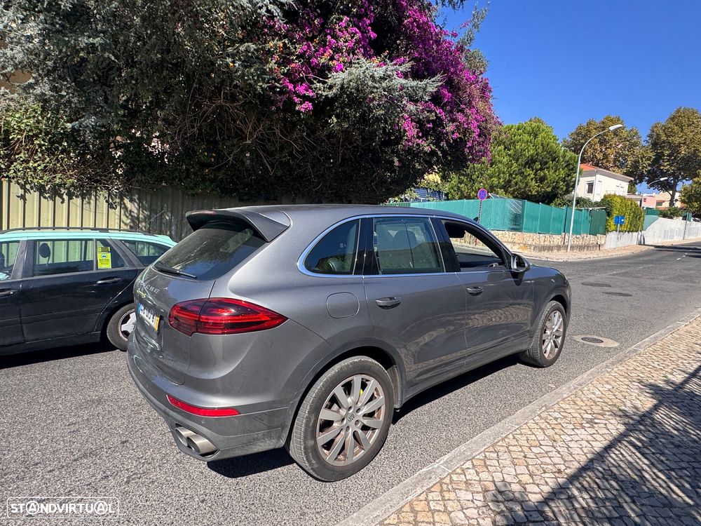 Porsche Cayenne S Hybrid - 8