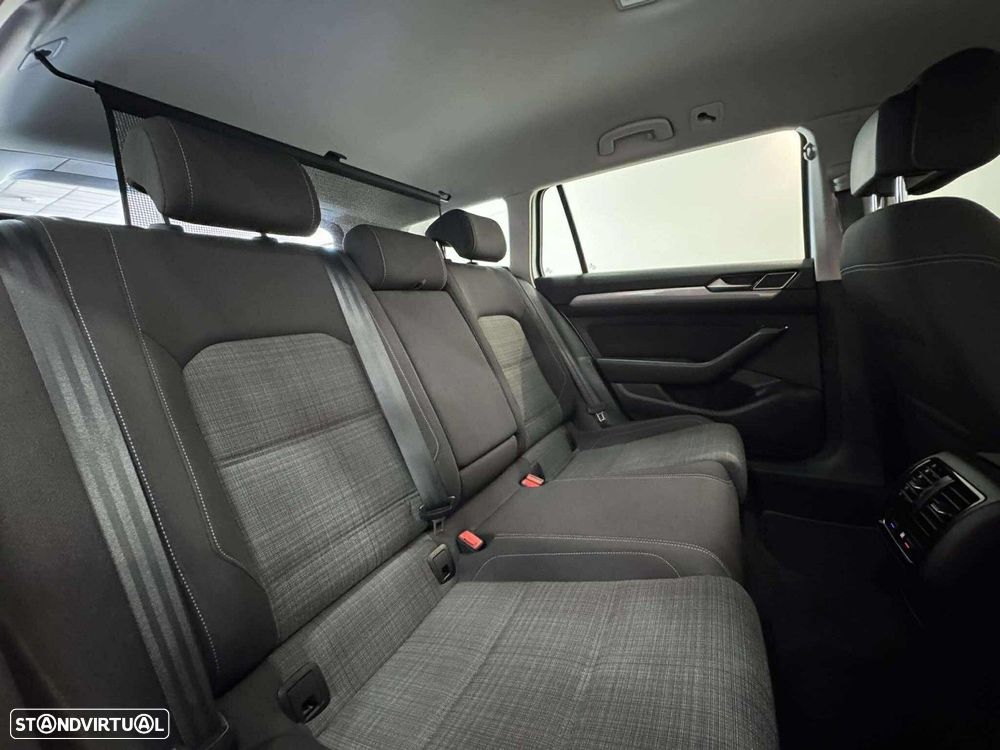 VW Passat Variant 1.6 TDI Confortline DSG - 23