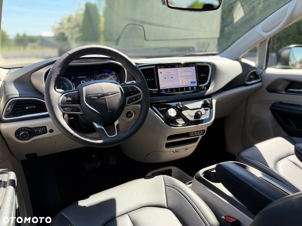 Chrysler Pacifica - 11