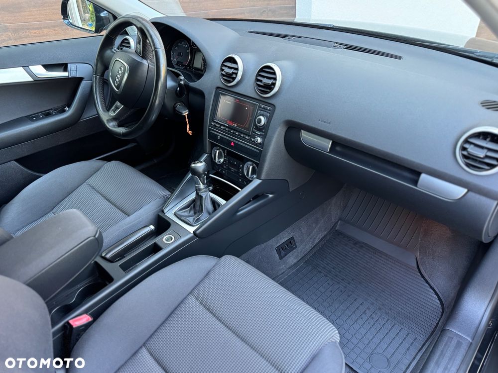 Audi A3 Sportback 1.6 S line Sportpaket plus - 19