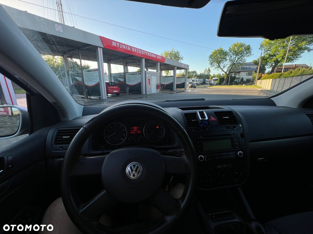 Volkswagen Golf 1.6 FSI Comfortline - 11