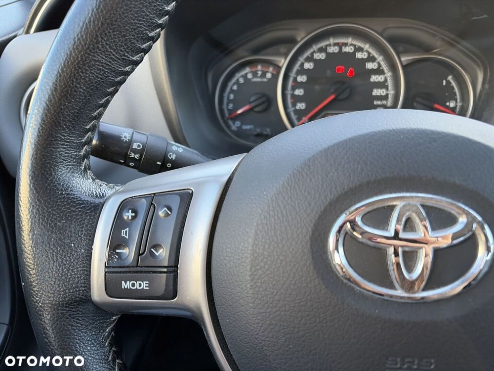 Toyota Yaris 1.0 Active EU6 - 25