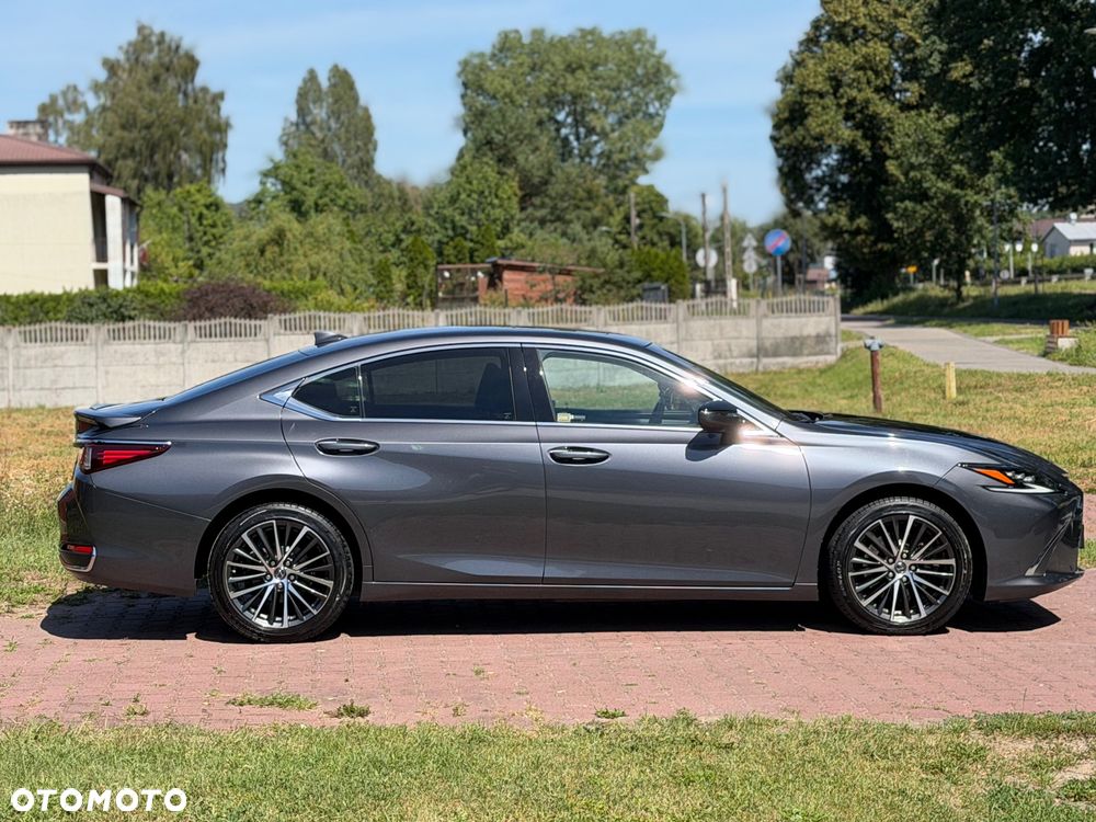 Lexus ES 300h Prestige - 11