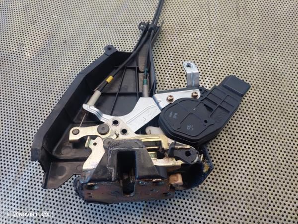 Fecho Porta Tras Esq Toyota Corolla (_E12_) - 4