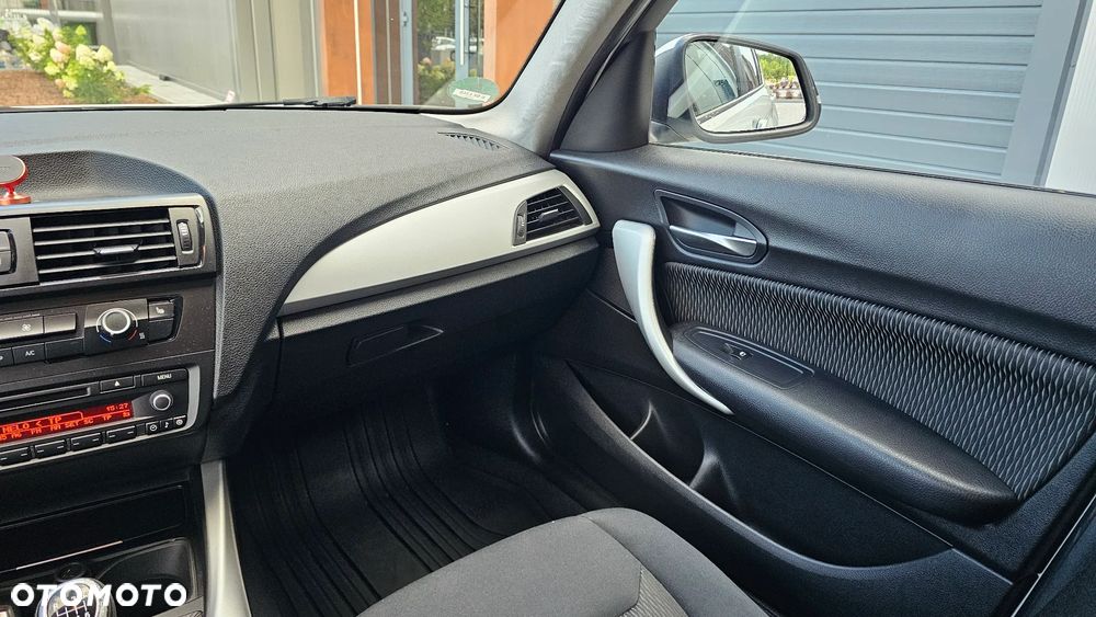 BMW Seria 1 114i - 12