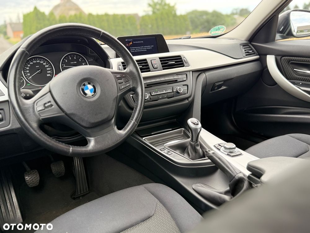 BMW Seria 3 316i - 11