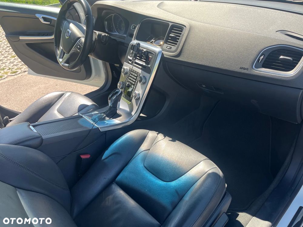 Volvo S60 T5 Drive-E Dynamic Edition (Kinetic) - 13