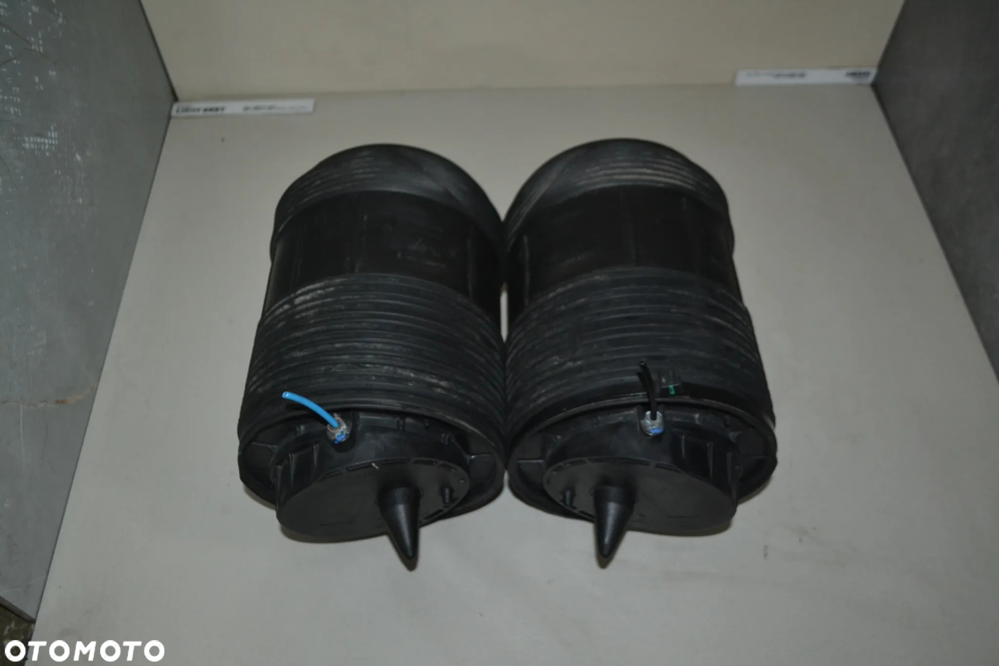 AUDI Q7 Q8 VW TOUAREG PODUSZKA ZAWIESZENIA TYŁ TYLNA LEWA PRAWA MIECH R309514611 4M0616001 R309514612 4M0616002 - 3
