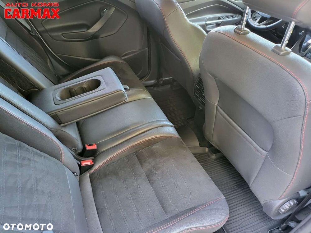 Ford Kuga - 37