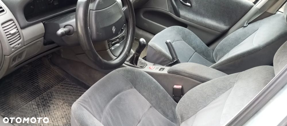 Renault Laguna 1.8 RXE Millenium - 6