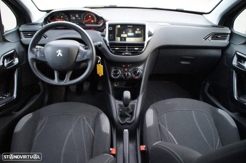 Peugeot 208 - 5