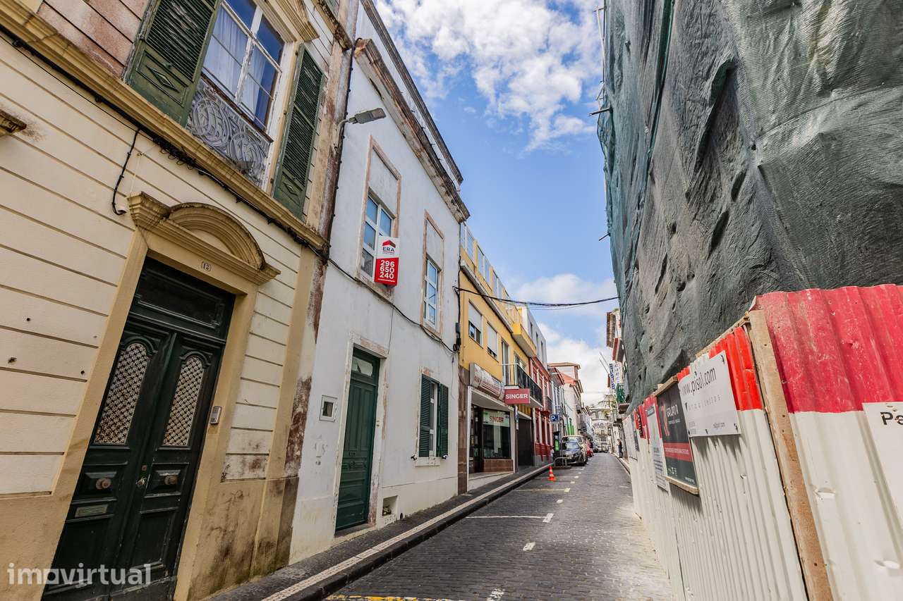 Moradia - Rua Carvalho Araújo, Ponta Delgada - Grande imagem: 4/19