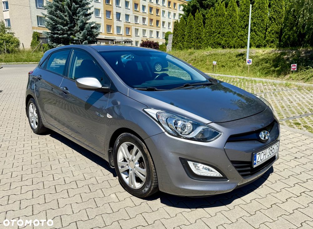Hyundai i30 blue 1.6 CRDi Style - 11