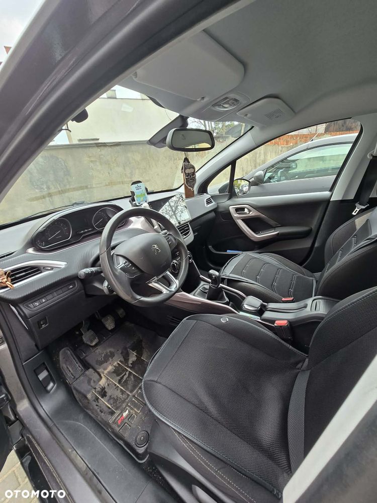 Peugeot 2008 1.2 Pure Tech Style - 11