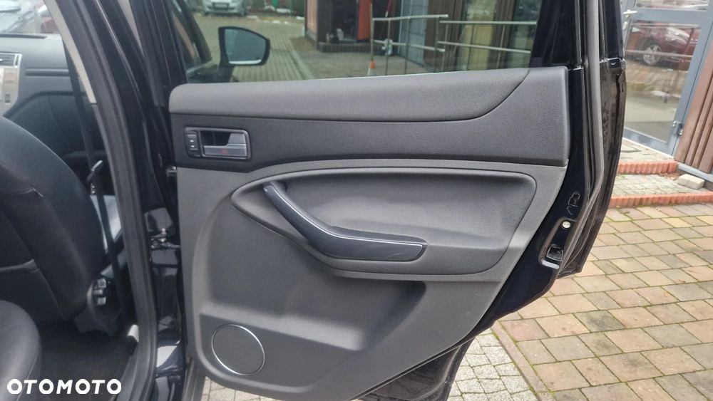 Ford Kuga 2.0 TDCi 2x4 Titanium - 28