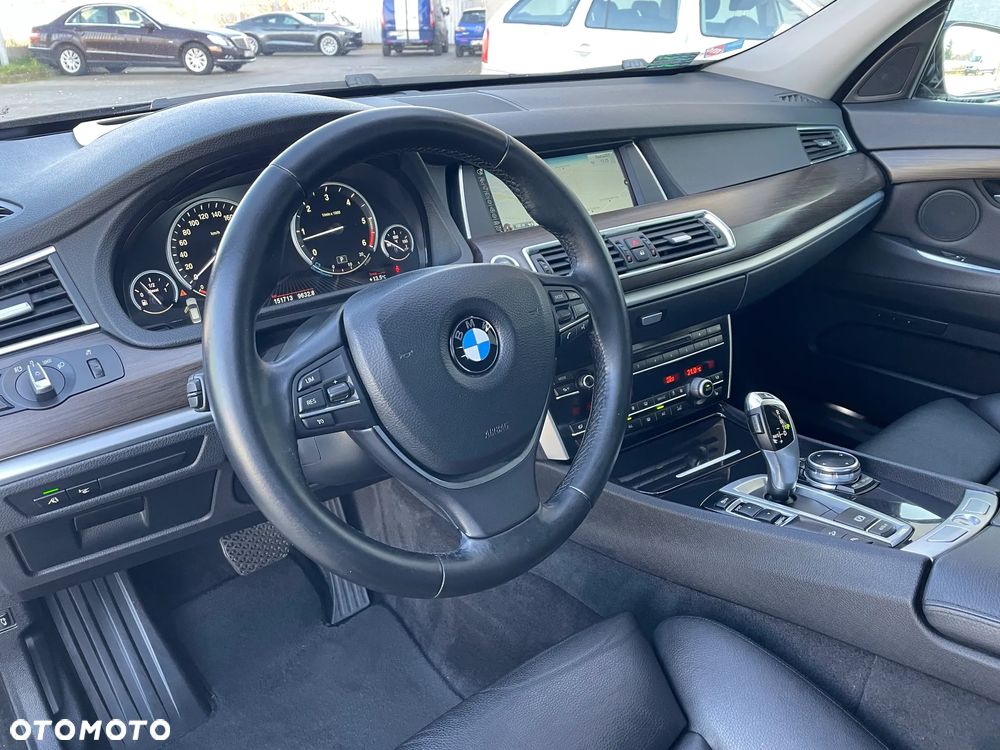 BMW Seria 5 530d xDrive Sport-Aut - 9