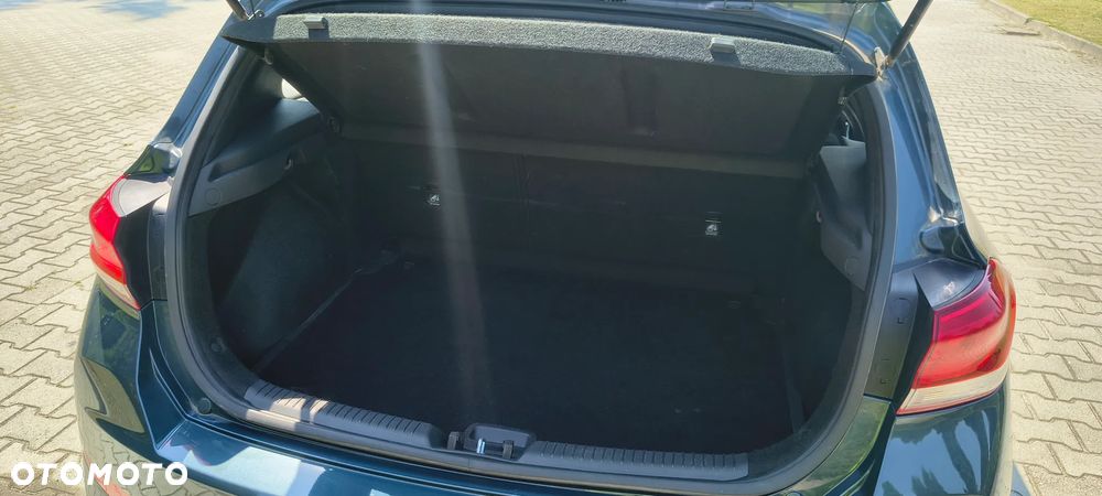 Hyundai i30 1.5 DPI Classic + - 31