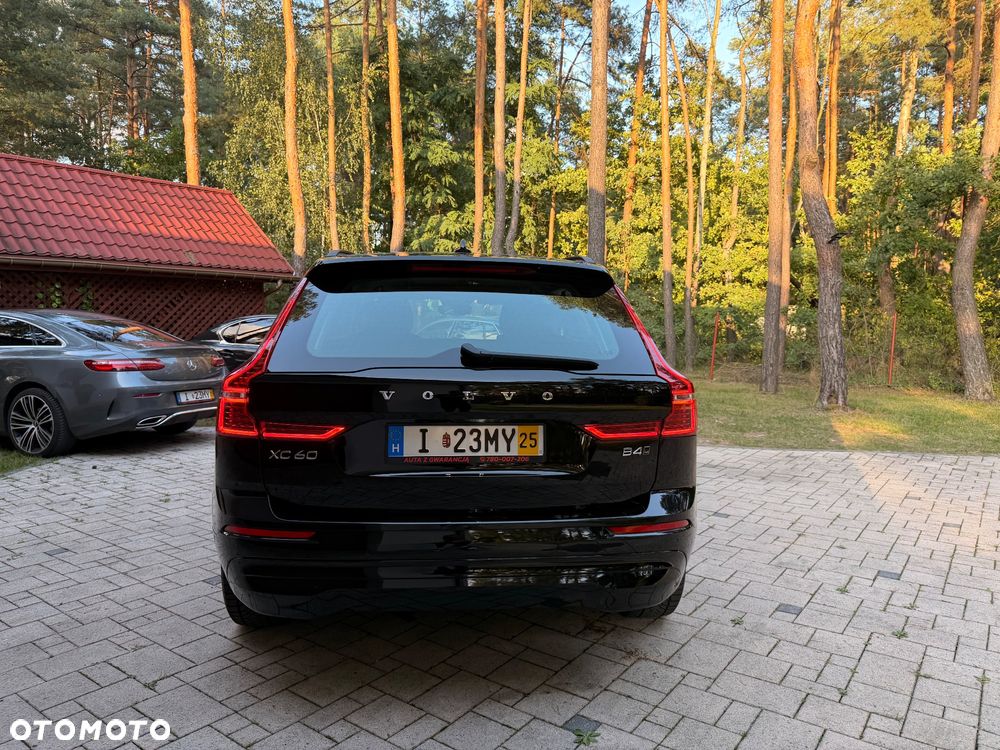 Volvo XC 60 B4 D AWD Geartronic Momentum Pro - 23