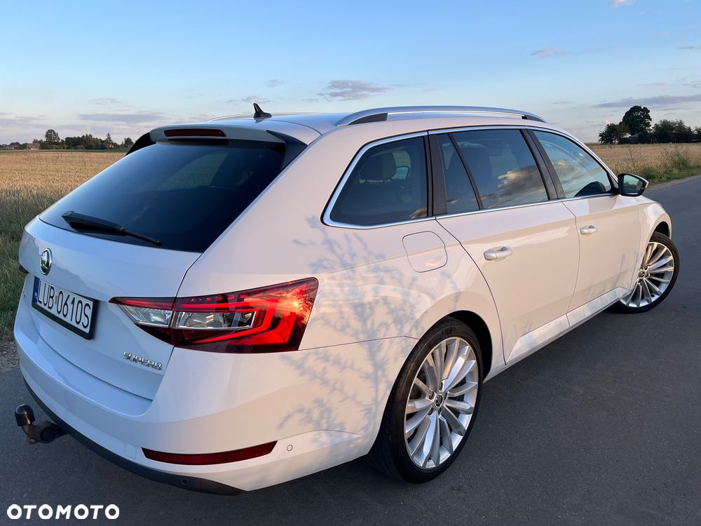 Skoda Superb 2.0 TDI Premium Edition - 16