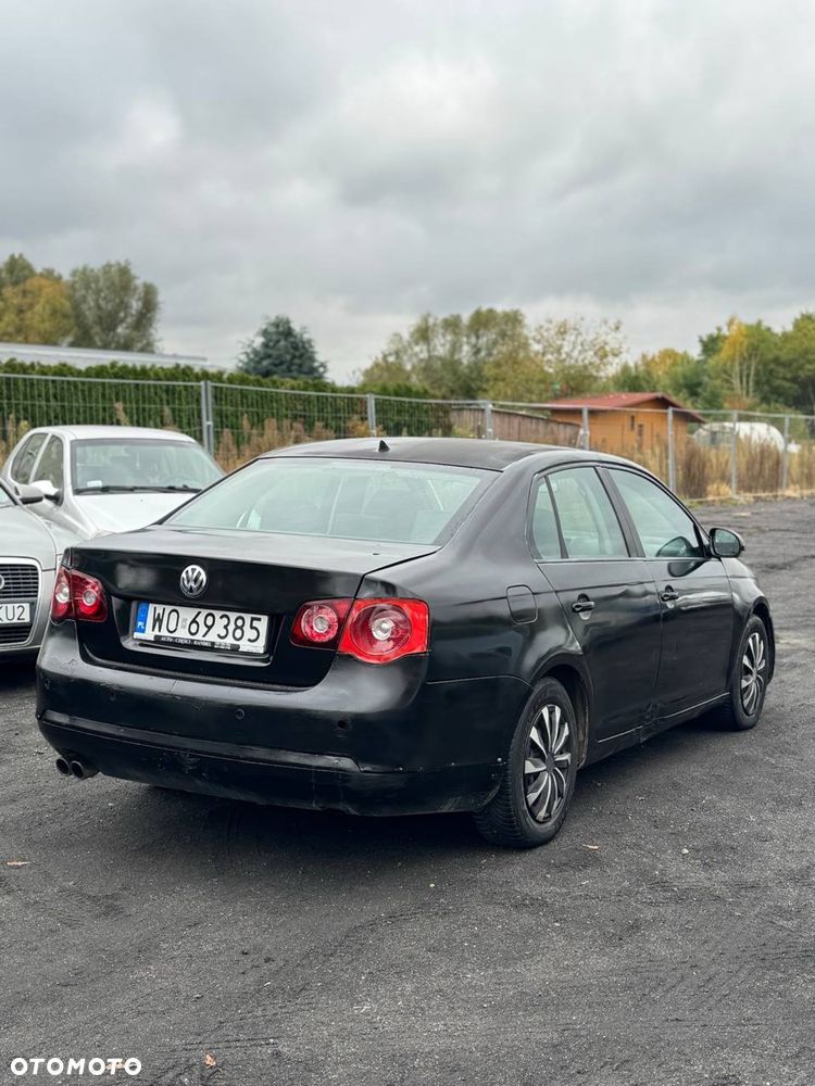 Volkswagen Jetta - 4